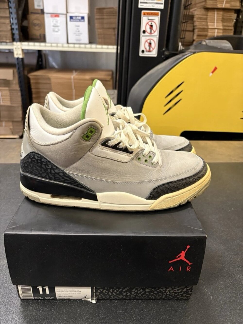 WORN Men’s Air Jordan 3 Retro Chlorophyll 136064-006 Size 11 WITH BOX